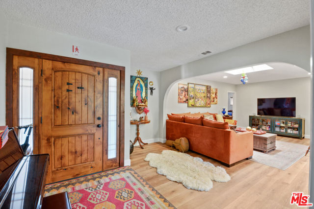 10039 La Rosa Drive, Temple City CA: https://media.crmls.org/mediaz/2557b1db-06ba-4f60-ad93-56e6793c13e3.jpg