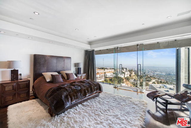 1742 Viewmont Drive, Los Angeles CA: https://media.crmls.org/mediaz/25584f5b-7408-4c90-8071-745c5e7c848d.jpg