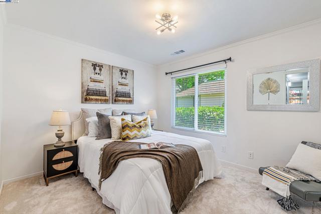 825 Oak Grove Rd, Concord CA: https://media.crmls.org/mediaz/25590840-a92b-47be-b2d9-49ac901bdc44.jpg