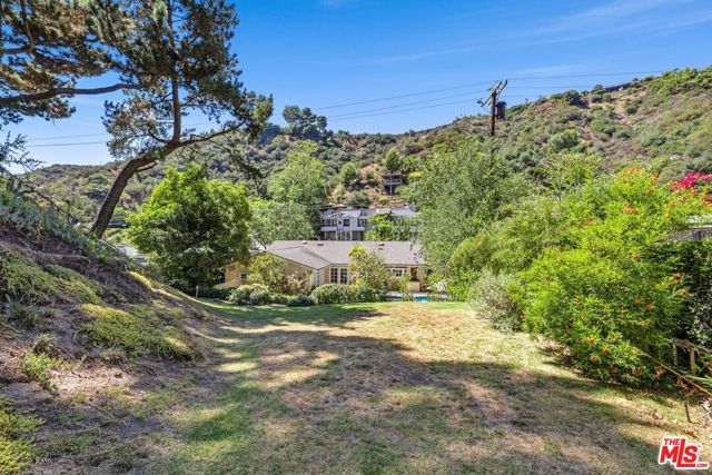 1834 Roscomare Road, Los Angeles CA: https://media.crmls.org/mediaz/25590a5d-bfd0-4f9c-8d83-bf9fe73359a6.jpg