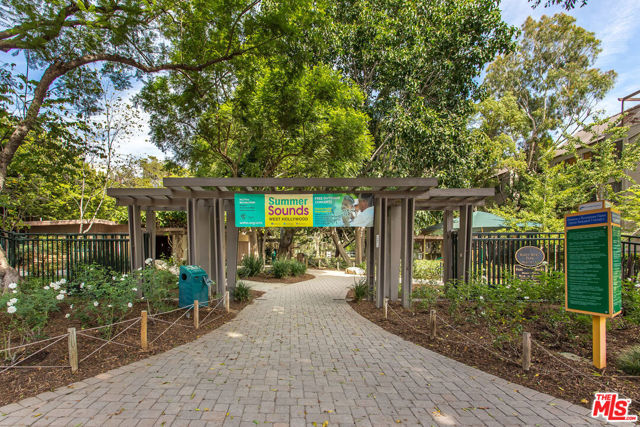 1221 N Kings Road, West Hollywood CA: https://media.crmls.org/mediaz/25594d83-cd6e-4030-aab2-b63ebe92ebca.jpg