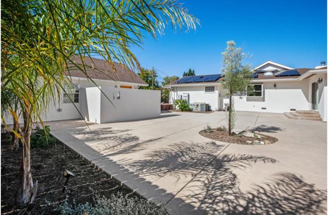 5852 Olive Ranch Road, Granite Bay CA: https://media.crmls.org/mediaz/25595eda-bdfd-4b09-9722-9192f7f3d1ab.jpg