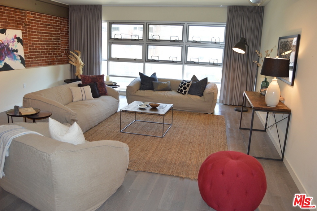 527 Molino Street 201