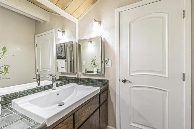 19233 Mountain Way, Los Gatos CA: https://media.crmls.org/mediaz/25598697-715b-471e-a4f1-866f7ed03796.jpg