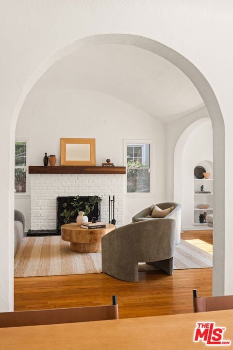 1307 Hauser Boulevard, Los Angeles CA: https://media.crmls.org/mediaz/25599fb9-caab-4132-9ef8-80499560e9e2.jpg