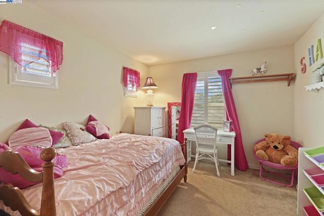 Image 15 of 53 For 5854 Riverbank Cir