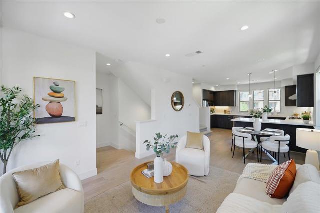 332 Marquetta Circle, Mountain View CA: https://media.crmls.org/mediaz/2559be8f-cdd5-45f0-944a-c05a665315ad.jpg