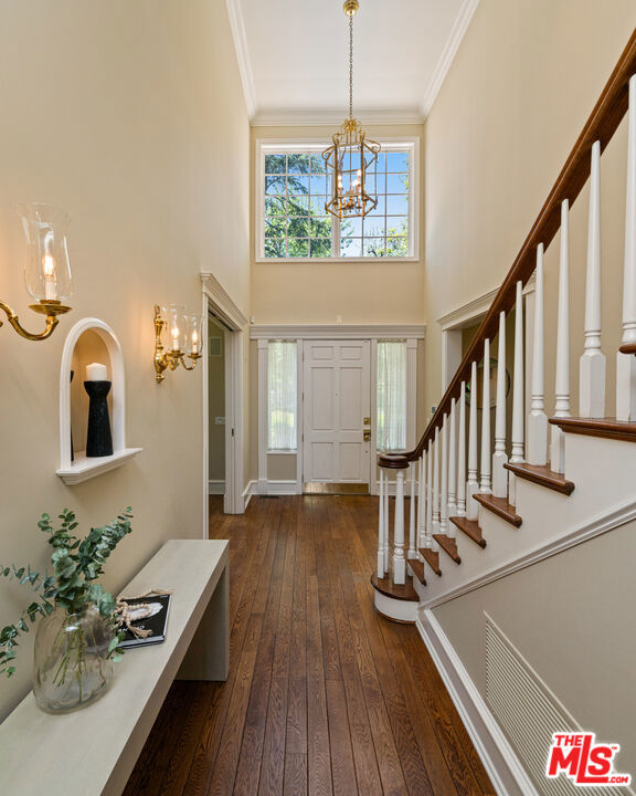 5404 Topeka Drive, Tarzana CA: https://media.crmls.org/mediaz/255a4f00-8e57-44f2-ac97-1f6a57e0f8a7.jpg
