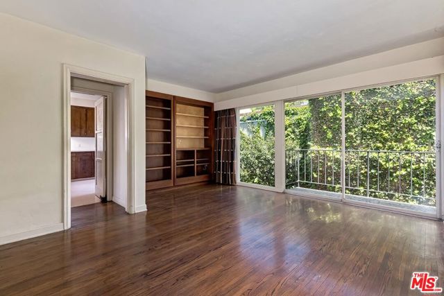 1591 Sunset Plaza Drive, Los Angeles CA: https://media.crmls.org/mediaz/255af07f-1a46-4553-afcf-b47d7d5da591.jpg
