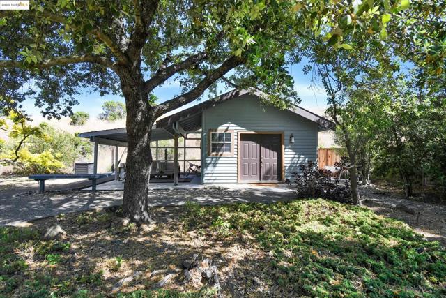 2944 Von Doolen Court, Pinole CA: https://media.crmls.org/mediaz/255b200a-1025-488b-9a7b-aeb1531255bb.jpg