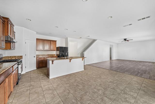 9748 Collie Way, Elk Grove CA: https://media.crmls.org/mediaz/255b9c09-517b-4c86-a00a-20e8cd2cba6f.jpg