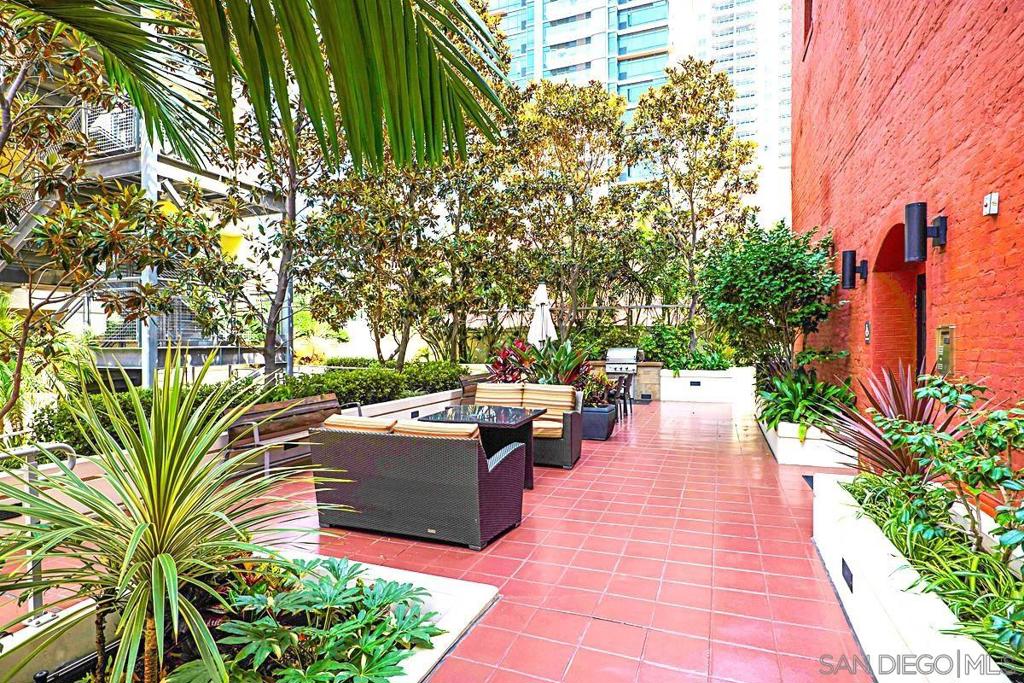 825 Beech St - photo 15