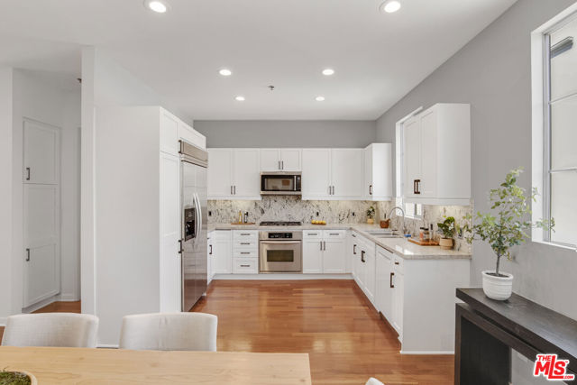 5300 Playa Vista Drive, 6 photo 7