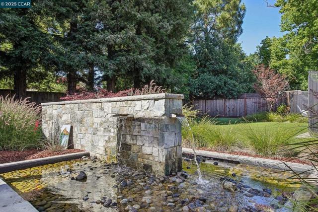 12994 Hawkins Dr, San Ramon CA: https://media.crmls.org/mediaz/255d003f-c005-49c4-a9fd-3331a9229a99.jpg