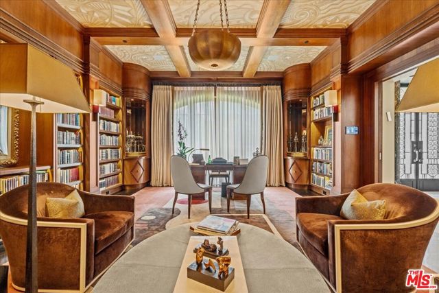 804 N Elm Drive, Beverly Hills CA: https://media.crmls.org/mediaz/255d1f03-db46-465d-9964-1d3002f62a23.jpg