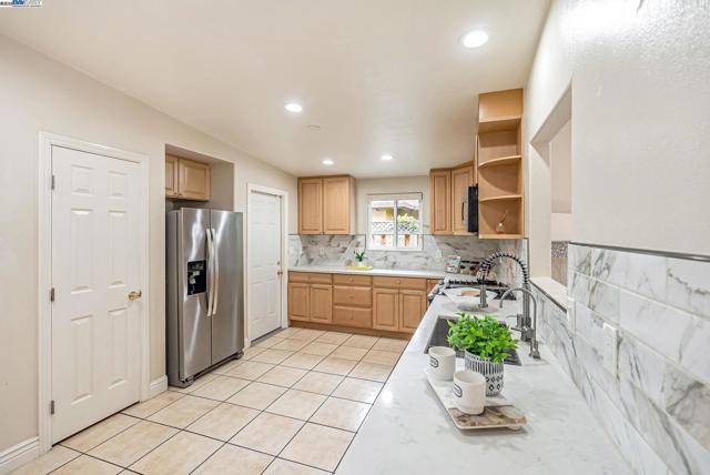 3757 Savannah Rd, Fremont CA: https://media.crmls.org/mediaz/255dcc47-8f8d-41d1-97be-c0b1fc33bf18.jpg