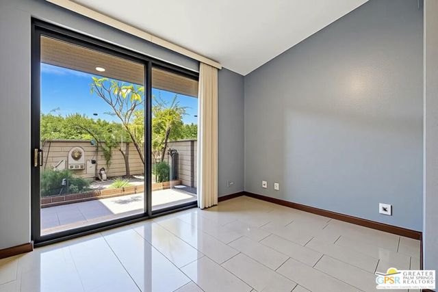 Image 11 of 30 For 39587 Bedford Drive