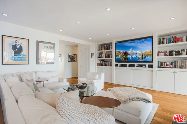245 Tranquillo Road, Pacific Palisades CA: https://media.crmls.org/mediaz/255e2431-5af6-4e52-a9c1-d27d71fb8528.jpg