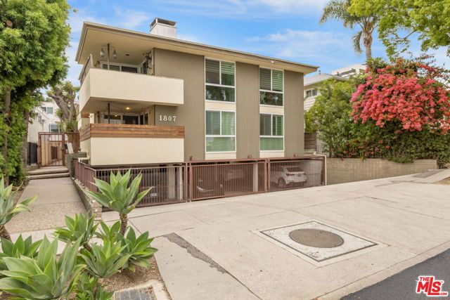 1807 Camden Avenue, Los Angeles CA: https://media.crmls.org/mediaz/255eade0-ce76-4e04-9f9f-f27ee82c1ad0.jpg