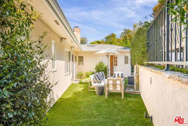 678 Loring Avenue, Los Angeles CA: https://media.crmls.org/mediaz/255f0d16-d227-4600-ac54-b60bd5e163c7.jpg