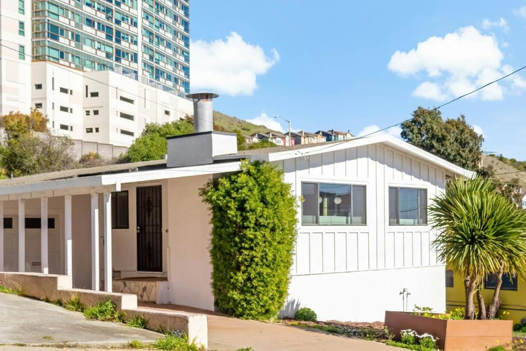 128 Randolph Avenue