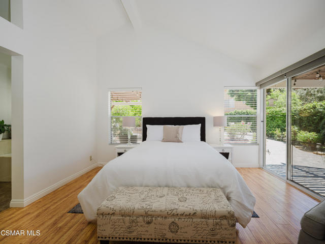 552 Fairfield Road, Simi Valley CA: https://media.crmls.org/mediaz/255f7abf-5cbd-4fab-ac72-e87d583f738d.jpg