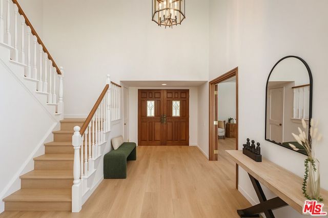 5136 Los Bonitos Way, Los Angeles CA: https://media.crmls.org/mediaz/255fcdc2-5e1f-492e-b6a6-160464a5e783.jpg