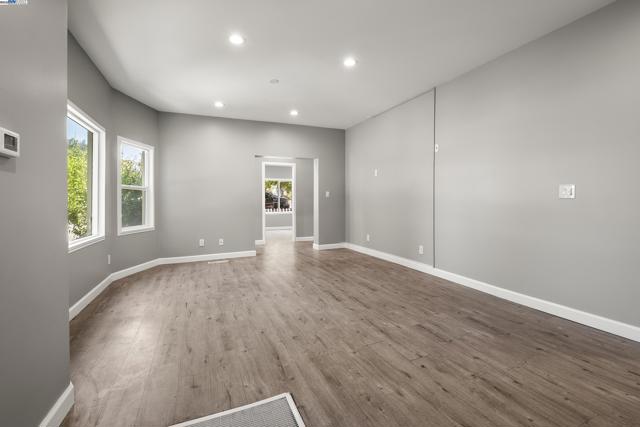 193 W Macarthur Blvd, Oakland CA: https://media.crmls.org/mediaz/255fd757-0c2d-4fe0-ad8f-8cc8a2594a50.jpg