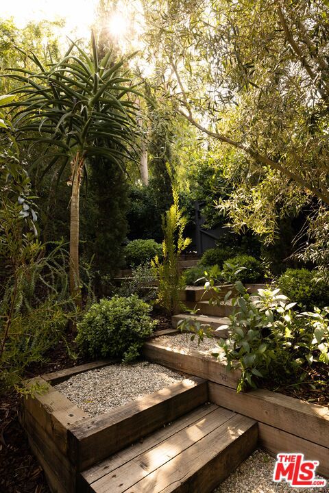 1452 Westerly Terrace, Los Angeles CA: https://media.crmls.org/mediaz/25602dcd-92e7-469c-a456-30cc74cf25e8.jpg