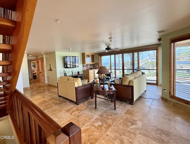 268 Sunset Drive, Oxnard CA: https://media.crmls.org/mediaz/25604371-a953-4880-811c-330b5f0c101d.jpg
