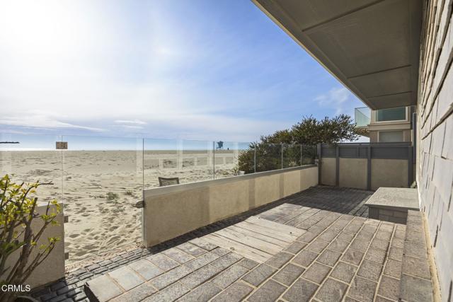 3541 Ocean Drive, Oxnard CA: https://media.crmls.org/mediaz/2560c56f-e968-4aad-9852-e080eda53b61.jpg