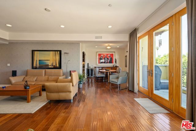 12026 Rhode Island Avenue, Los Angeles CA: https://media.crmls.org/mediaz/2560f5ee-3e4a-4ff7-ad26-e6266b98f71a.jpg