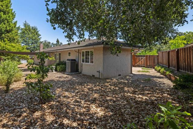 1516 Wistaria Lane, Los Altos CA: https://media.crmls.org/mediaz/25611a3f-4320-4b5b-a6b3-405417b9503c.jpg