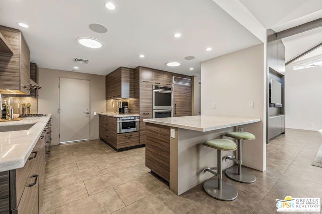 2420 Paseo Del Rey, Palm Springs CA: https://media.crmls.org/mediaz/256131f4-dfcf-449f-ae4d-efee34590136.jpg