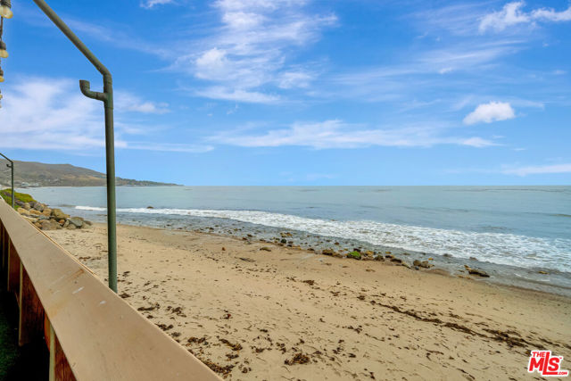 26636 Latigo Shore Drive, Malibu CA: https://media.crmls.org/mediaz/25613ef3-5bd3-4cef-8d91-758f4b67cde4.jpg