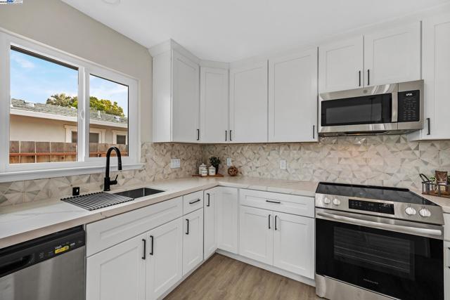 36517 Cherry St, Newark CA: https://media.crmls.org/mediaz/2561c084-69de-4e65-93bd-e51b8412bc15.jpg