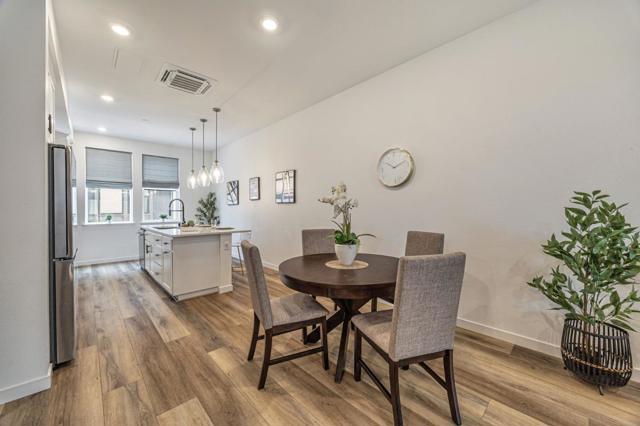 112 Waters Park Circle, San Mateo CA: https://media.crmls.org/mediaz/2561cd84-2e3c-463b-a44c-3e3e2c510e66.jpg