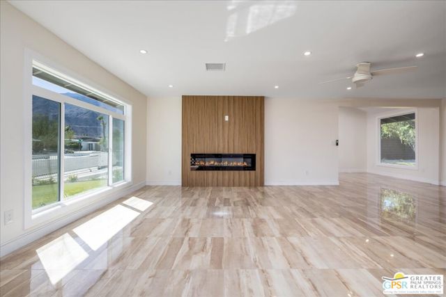 372 E Molino Road, Palm Springs CA: https://media.crmls.org/mediaz/2561e7ee-013d-480f-b21f-ef9d75e150a1.jpg