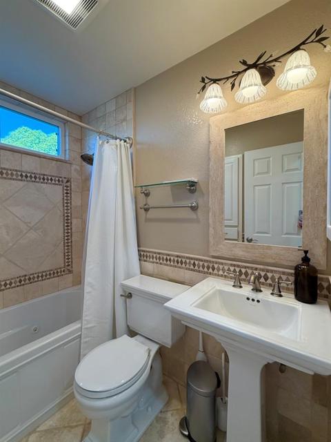 3179 Christopher Way, San Ramon CA: https://media.crmls.org/mediaz/25620619-ff7b-42ae-a963-5c04a8fdb229.jpg