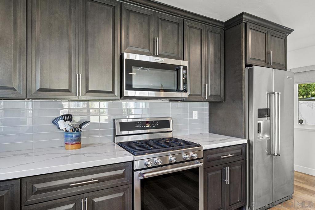 MLS #250033670SD img 5