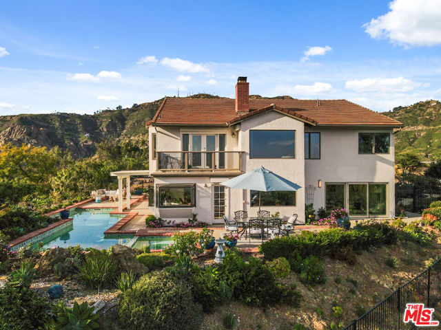 23255 W Paloma Blanca Drive, Malibu CA: https://media.crmls.org/mediaz/25625e57-7b9d-4db7-a226-5316067500c8.jpg
