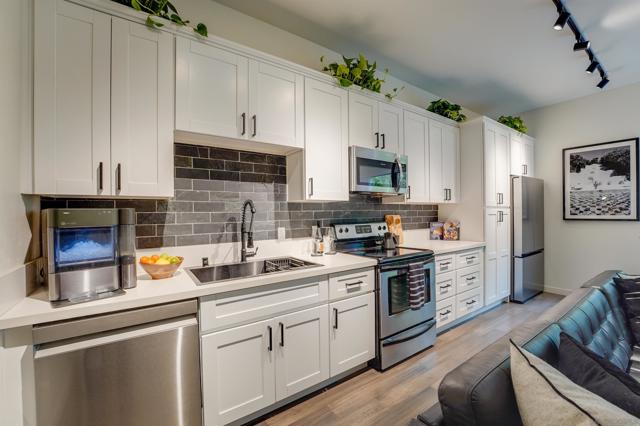 889 Date St, San Diego CA: https://media.crmls.org/mediaz/25626e97-d737-4627-bd12-1834bfbae0c4.jpg