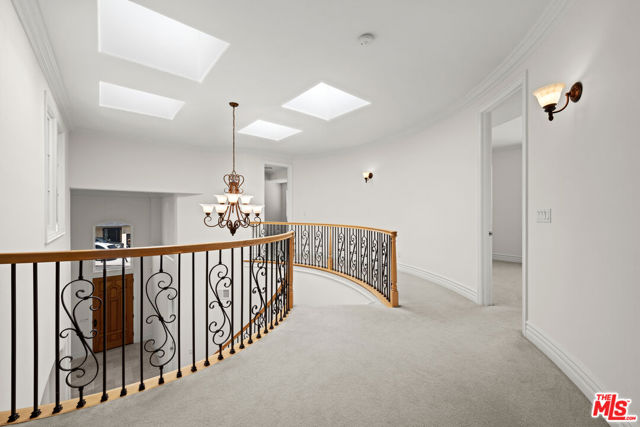 1756 Ruhland Avenue, Manhattan Beach CA: https://media.crmls.org/mediaz/2562f654-66b7-476f-8c6c-a57ee5f30ca6.jpg