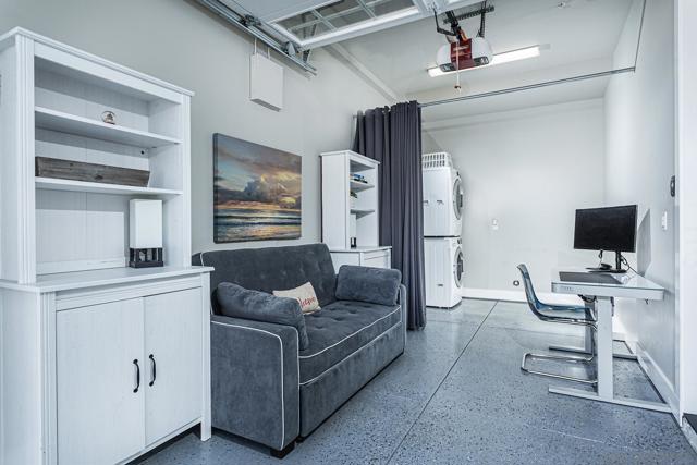 617 9Th St, Coronado CA: https://media.crmls.org/mediaz/2562f818-7808-4b9c-8dc1-ec59f74f6acb.jpg
