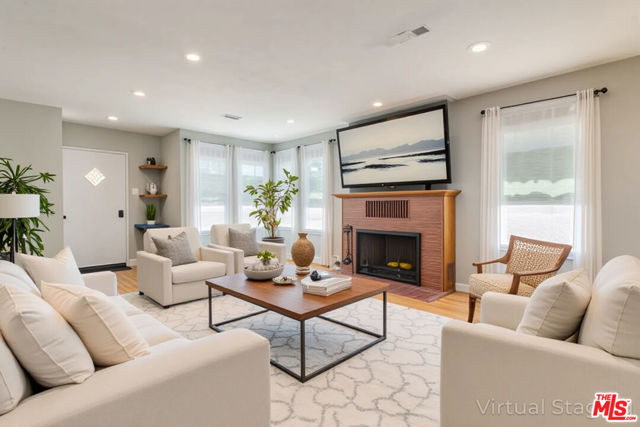 1633 Hickory Avenue, Torrance CA: https://media.crmls.org/mediaz/25631d8c-b4fb-4472-8859-1e6d412fdb30.jpg