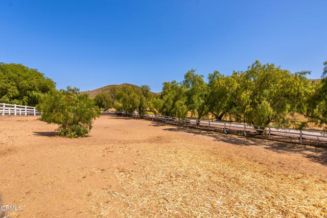 4850 N Moorpark Road, Thousand Oaks CA: https://media.crmls.org/mediaz/2563f839-d7f2-4b33-be71-30b2bbc159da.jpg