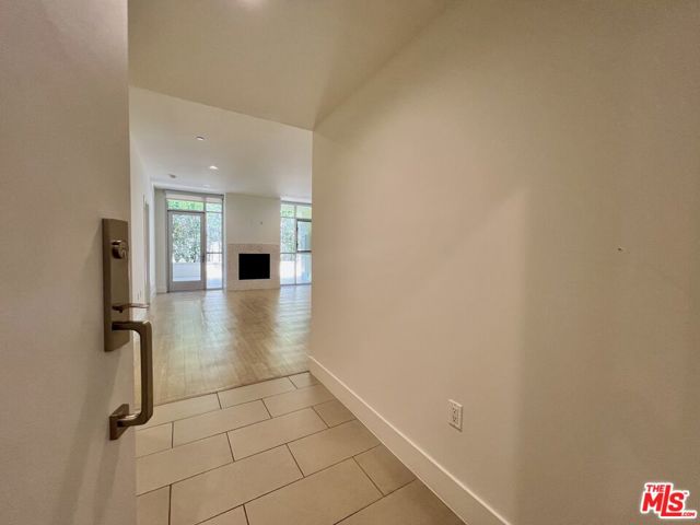 11715 W BELLAGIO Road, Los Angeles CA: https://media.crmls.org/mediaz/25648dae-5202-48c7-9304-d303b42df463.jpg