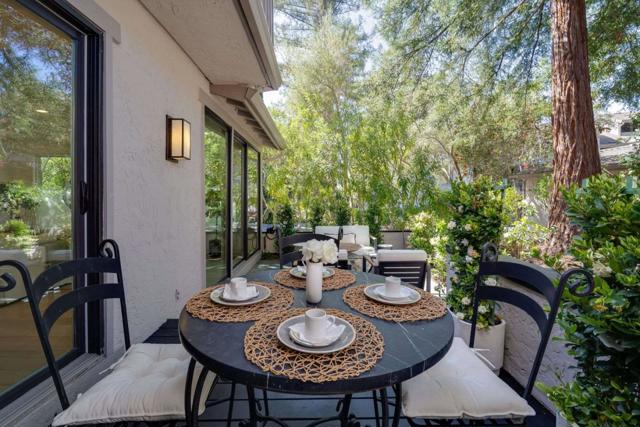 228 Sand Hill Circle, Menlo Park CA: https://media.crmls.org/mediaz/2564c87f-491b-4d26-9b2a-ba33814b6dc9.jpg