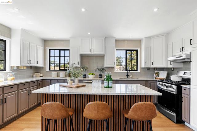 2391 Rancho Rd, El Sobrante CA: https://media.crmls.org/mediaz/2564ccbd-b23d-44b4-b3f9-ba78cb4c3fdd.jpg