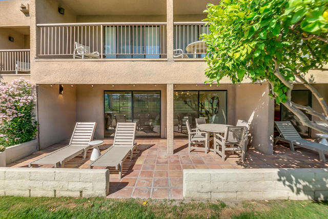 73879 Club Circle Dr, Palm Desert CA: https://media.crmls.org/mediaz/25656621-bae2-4322-a671-7784cbd36291.jpg